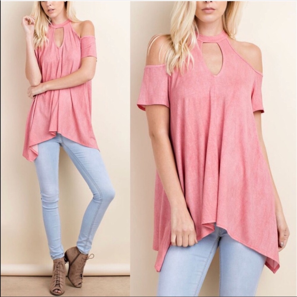 Stunning cold shoulder chocker top!